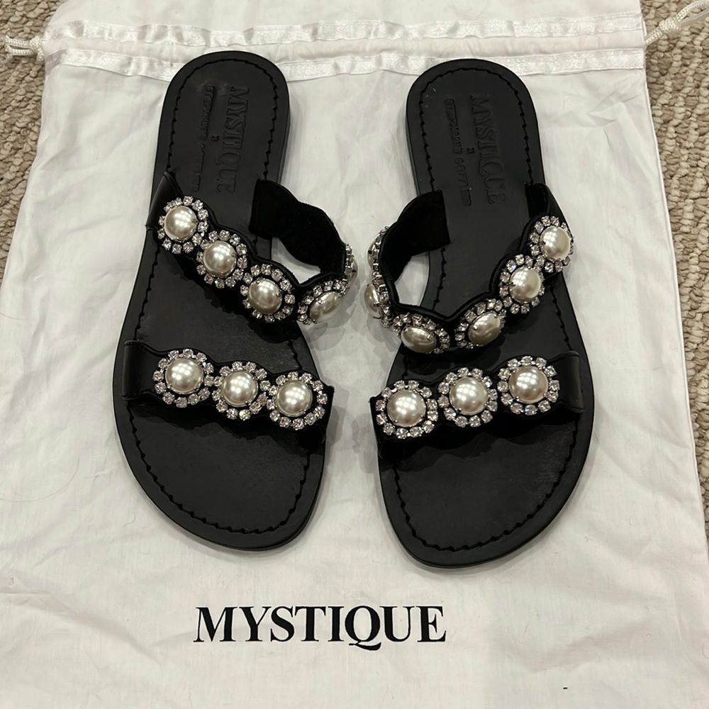Mystique Pearl & Jeweled Sandals 💎 NWOT